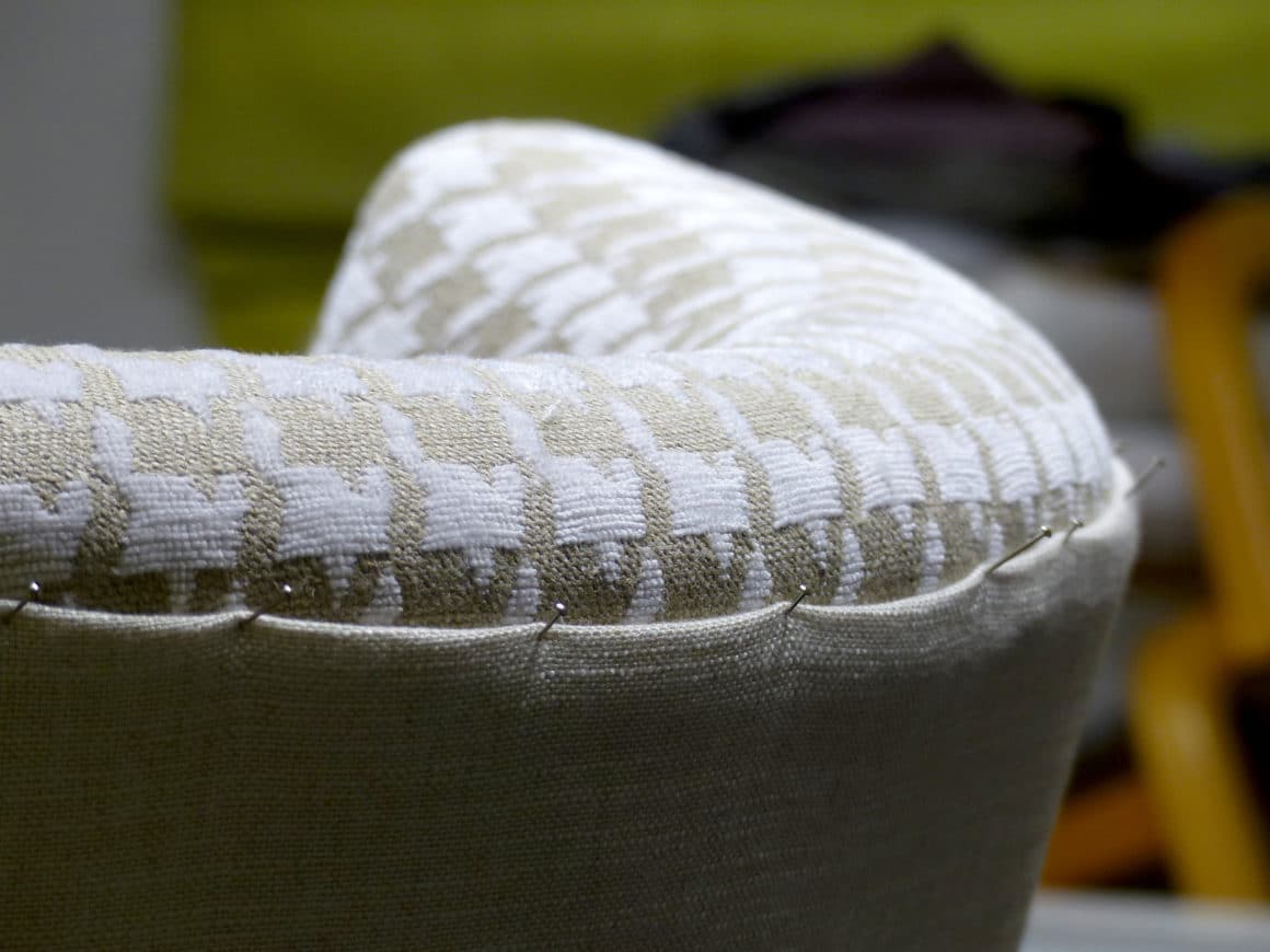 Reupholstering a sofa - is it worth the effort? These 13 answers provide information.